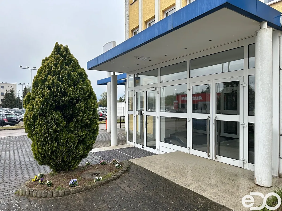Pronájem kanceláře 360 m²